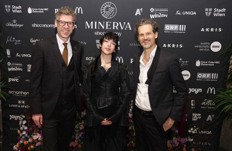 V.l.n.r.: Hermann Sporrer, Sängerin Vazista und Sebastian Grimus 