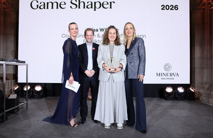 V.l.n.r.: sheconomy-Chefredakteurin Lara Gonschorowski, Georg Wawer, Preisträgerin Lisa Währer und Lilian Klebow