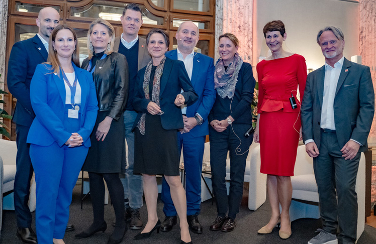 V.l.n.r.: Manuel Mayr (Rechtsanwalt, LeitnerLaw), Christina Hödlmayr-Traxler (LeitnerLaw), Barbara Gruszkiewicz (LeitnerLaw), Christian Trübenbach (Great Place To Work), Karin Bauer (Der Standard), Reinhard Pachner (RAG Austria AG), Katharina Straub (ehem. Novartis), Martina Ernst (Fair-Equal-Pay Expertin) und Jörg Spreitzer (Great Place To Work).