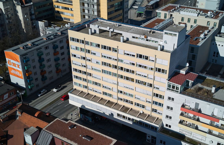 Hochhaus aus den 1970ern wurde renoviert © Martin Schönbauer