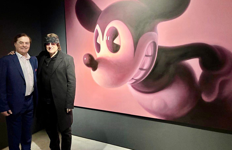 Unter den zahlreichen Gästen aus Kunst und Kultur waren auch einige wenige Österreicher – darunter Konsul Rudi Roth, hier mit Gottfried Helnwein. © Saubermacher