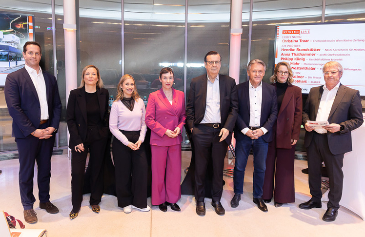 V.l.n.r.: Philipp König (kronehit), Anna Wallner (Die Presse), Henrike Brandstötter (NEOS), Anna Thalhammer (Profil), Hans Mahr (Medienmanager), Peter Westenthaler (Stiftungsrat), Christina Traar (Kleine Zeitung) und Martin Gebhart (Kurier)