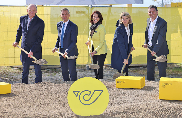 V.l.n.r.: Walter Oblin (Generaldirektor, Österreichische Post AG), Wolfgang Hattmannsdorfer (Bundesminister für Wirtschaft, Energie und Tourismus), Karoline Edtstadler (Landeshauptfrau von Salzburg), Barbara Potisk-Eibensteiner (Finanzvorständin, Österreichische Post AG) und Peter Umundum (Generaldirektor-Stellvertreter, Vorstand für Paket & Logistik, Österreichische Post AG) © LEADERSNET/U. Brandl