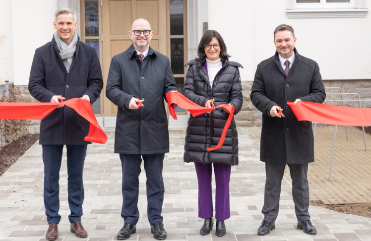 V.l.n.r.: Christian Mitterhauser (Vorstand WSF Privatstiftung), Bürgermeister Dietmar Prammer, LAbg. Margit Angerlehner (Klubobfrau OÖVP-Landtagsklub) und Landeskonservator OÖ Daniel Resch (Bundesdenkmalamt) © LEADERSNET/C. Holzinger
