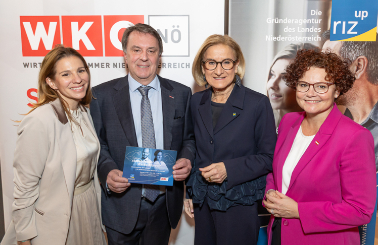 V.l.n.r.: Carmen Jeitler-Cincelli (Bürgermeisterin von Baden), Wolfgang Ecker (Präsident der Wirtschaftskammer Niederösterreich), Johanna Mikl-Leitner (Landeshauptfrau von Niederösterreich) und Elisabeth Zehetner (Staatssekretärin für Energie, Startups und Tourismus).
