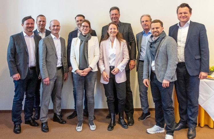 V.l.n.r.: Moritz Walcherberger (Tips), Klaus Buttinger (Salzburger Woche), Andreas Eisendle (RMA), Christian Lengauer (Weekend), Martina Holl (Mein Bezirk Oberöstereich), Friedrich Dungl (geschäftsführender Präsident), Sabine Egger (Rundschau Oberländer Wochenzeitung), Christoph Hausegger (Mein Bezirk Burgenland & Steiermark) und Georg Doppelhofer (RMA) © VRM 