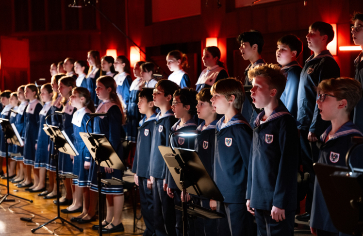 Untermalt werden die Gold-Sounds unter anderem durch das Summen der Wiener Sängerknaben. © WienTourismus / Hermann Höger