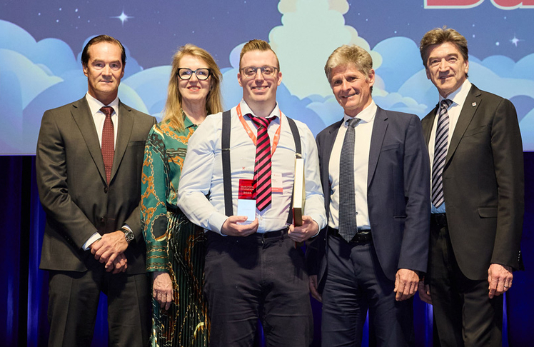 V.l.n.r.: Werner Paar (Co-Geschäftsführer Quality Austria 
Holding), Bettina Oestreich-Grau (Geschäftsführendes Vorstandsmitglied/Vizepräsidentin 
ÖVQ), Qualitäts-Champion 2026 Tom Rittel (chargecloud GmbH), Alexander Woidich
(Jury-Vorsitzender) und Christoph Mondl (Co-Geschäftsführer Quality Austria Holding)
