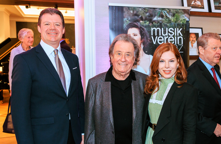 V.l.n.r.: Michael Nemeth (Intendant), Rudolf Buchbinder (Pianist) und Teresa Vogl (Moderatorin ORF)