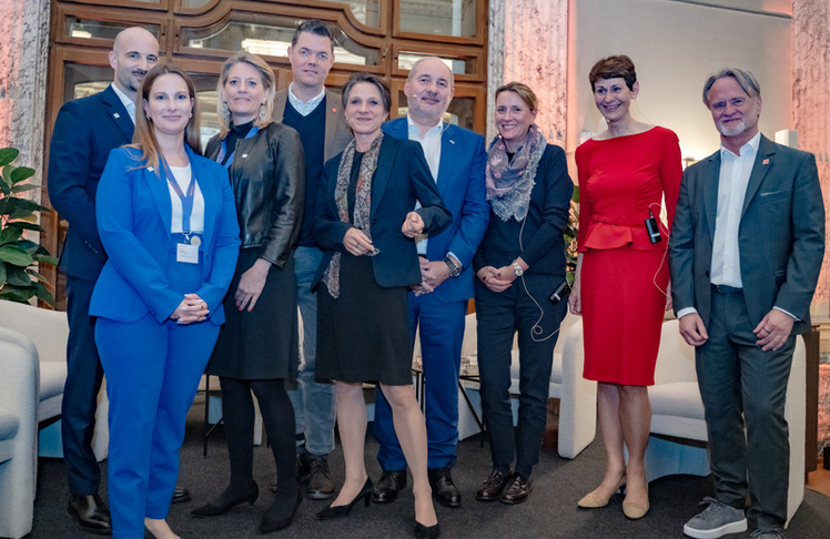 V.l.n.r.: Manuel Mayr (Rechtsanwalt, LeitnerLaw), Christina Hödlmayr (LeitnerLaw), Barbara Gruszkiewicz (LeitnerLaw), Christian Trübenbach (Great Place To Work), Karin Bauer (Der Standard), Reinhard Pachner (RAG Austria AG), Katharina Straub (ehem. Novartis), Martina Ernst (Fair-Equal-Pay Expertin) und Jörg Spreitzer (Great Place To Work).