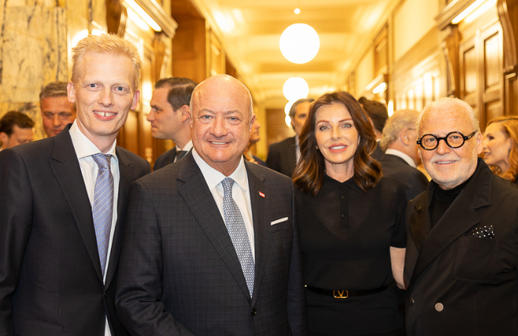 V.l.n.r.: Christoph Mager (DLA Piper Austria Country Managing Partner), Bundeskanzler Christian Stocker, Angelika Rosam (Falstaff) und Wolfgang Rosam (Falstaff)