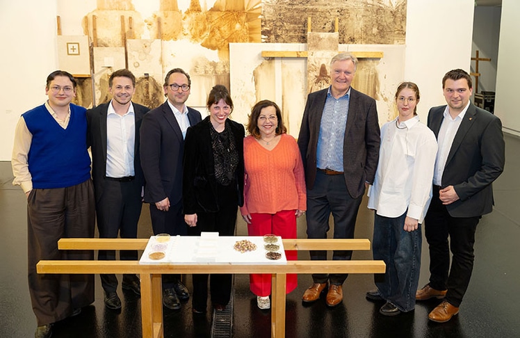 Eröffnung "Hermann Nitsch. von sonnenaufgang an": V.l.n.r. Amar Priganica, Christoph Mayer, Andreas Minnich, Julia Moebus Puck, Rita Nitsch, Klaus Albrecht Schröder, Ina Ebenberger, Michael Schamann © Josef Schimmer