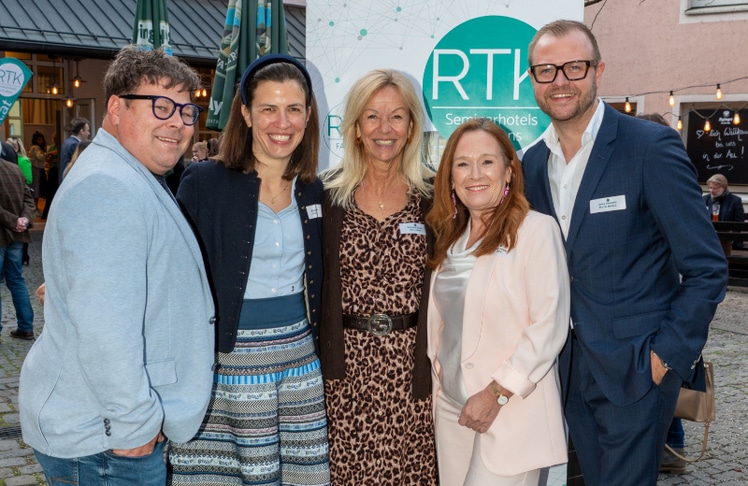 V.l.n.r.: Thomas Stranner (Markenbotschafter Gurktaler), Hannah Kienzler (Event Sales Manager Platzl Hotel Inselkammer KG), Gerlinde Grätz (Inhaberin Luxushotelmarketing), Uschi Huber (Geschäftsführung RTK) und Janis Gromovs (Head of Sales & Marketing Platzl Hotels Munich).