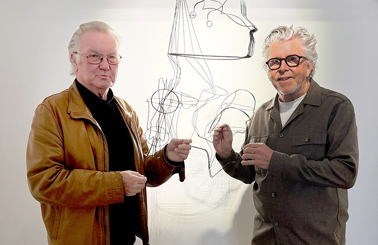 LEADERSNET-ART Herausgeber Gerhard Krispl (r.) im Gespräch mit Galerist Mario Mauroner in Salzburg. © Gerhard Krispl