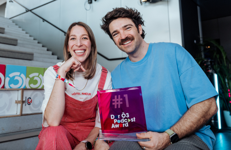 Das Tiroler Ehepaar Sarah und Stefan Ager sicherten sich den ersten Platz mit ihrem Podcast "Liebreizend Extreme". © Hitradio Ö3 / Niklas Stadler