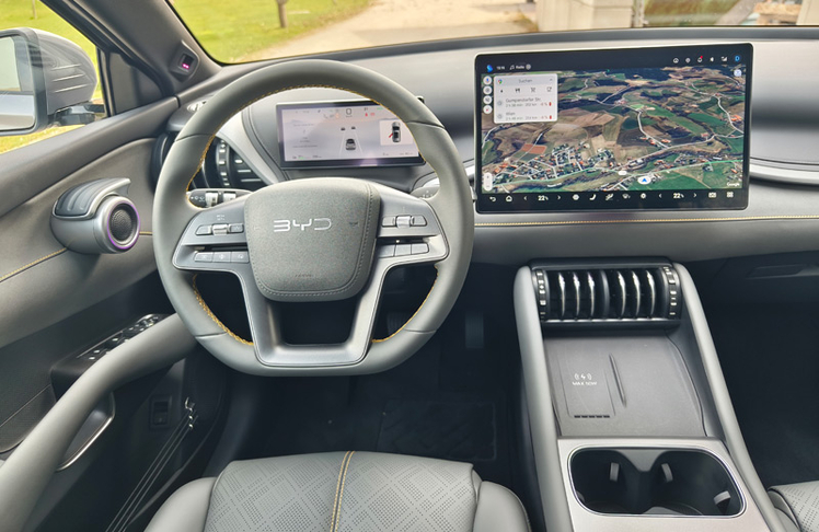 Der Innenraum wurde aufgewertet und überzeugt mit moderner Aufmachung.