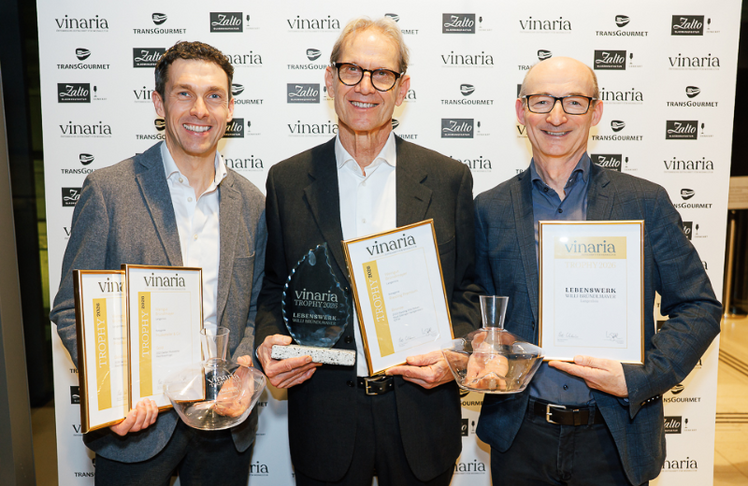 V.l.n.r.: Weingut Bründlmayer Geschäftsführer Andreas Wickhoff, Winzer Willi Bründlmayer und Vertriebsleiter Thomas Klinger 