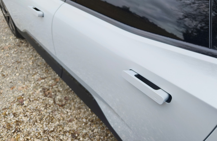 Die ausfahrbaren Türgriffe verbessern die Aerodynamik.