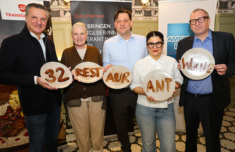 V.l.n.r.: Christian Wukonigg (Paul & Vitos – 1-Haubenrestaurant), Veronika Doppler (Vestibül im Burgtheater – 3-Haubenrestaurant), Martin Pichlmaier (Pichlmaiers zum Henker – 2-Haubenrestaurant), Parvin Razavi (Restaurant &flora – 3 Haubenrestaurant) und Franz Bernthaler (Geschäftsführender Gesellschafter Culinarius Gruppe)
