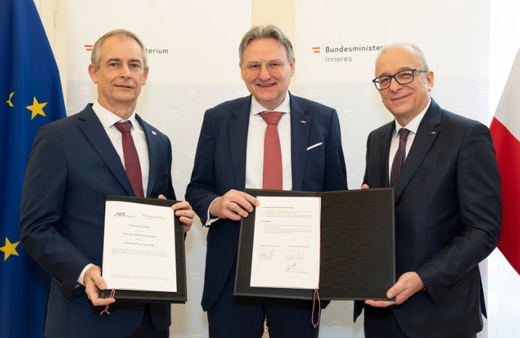 V.l.n.r.: Andreas Achatz (Generalsekretär BMI), Andreas Kugi (Scientific Director des AIT) und Helmut Leopold (Head of Center for Digital Safety & Security, AIT) © LPD Wien/Bernhard Elbe