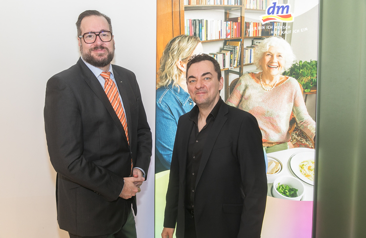 Dm-Geschäftsführer Harald Bauer (links) mit KEYaccount-Herausgeber Wolfgang Zechner.