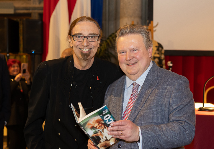 Rudi Dolezals neues Buch über Falco lockte Massen ins Wiener Rathaus