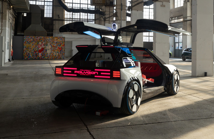 Am an sich ruhig gestalteten Heck ziehen vor allem die Leuchtgrafiken die Blicke auf sich.