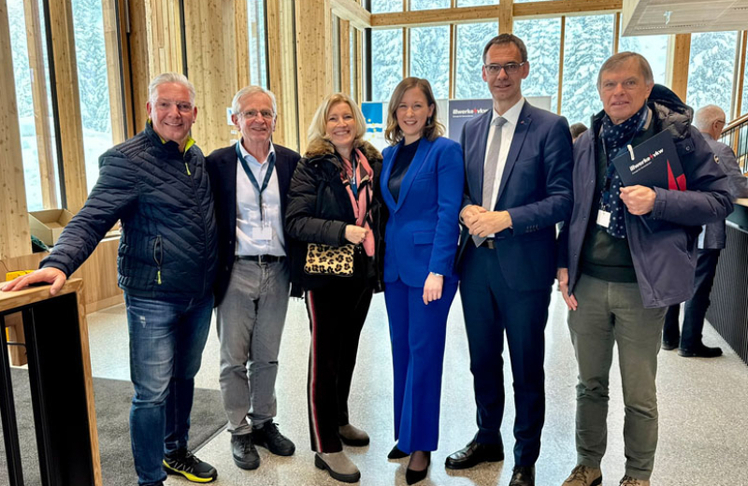 V.l.n.r.: Paul Leitenmüller, Wilhelm Molterer, Martina Salomon, Claudia Bauer, Markus Wallner und Gerhard Jelinek © LEADERSNET 