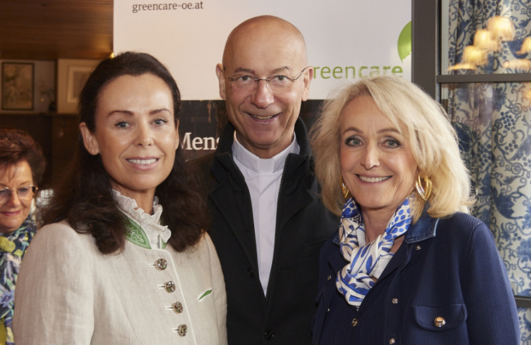 V.l.n.r.: Mitglied des Personenkomitees Petra Schmid, Dompfarrer Toni Faber und Obfrau Maria Hötschl