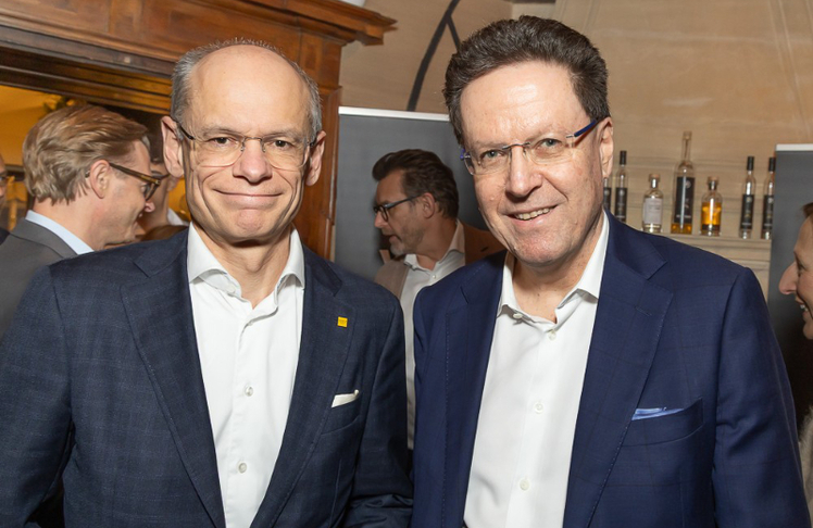 V.l.n.r.: Walter Oblin (Österreichische Post) mit Hubert Wetschnig (Habau).