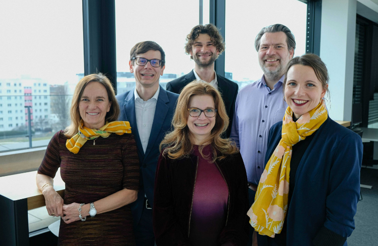 V.l.n.r.: Saskia Wallner (Ketchum), Sebastian Bauer (Ketchum), Claudia Eder (karriere.at), Benedikt Seyerlein (Ketchum), Georg Konjovic (karriere.at) und Maresa Mayer (karriere.at)