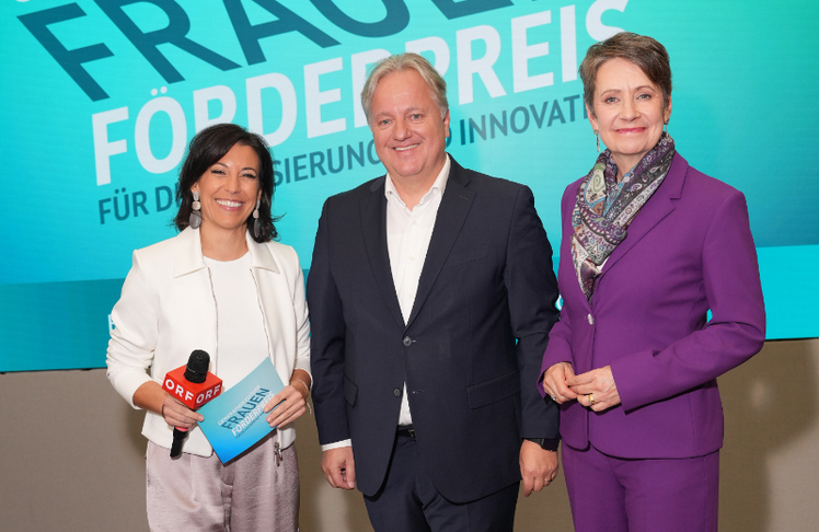 V.l.n.r.: Moderatorin Ute Pichler mit den Initiator:innen des Preises, Harald Kräuter (ORF-Direktor für Technik und Digitalisierung) und Sabine Herlitschka (Vorstandsvorsitzende Infineon Technologies Austria).
