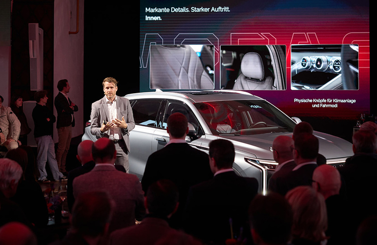 Jochen Tüting präsentierte die technischen Highlights des Autos.