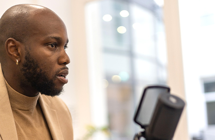 Rilwan Mogaji, SEO Experte in Wien, erklärt im Interview, warum Suchmaschinenoptimierung trotz KI-Boom weiterhin entscheidend für digitale Sichtbarkeit ist. © Mogaji Digital Communication