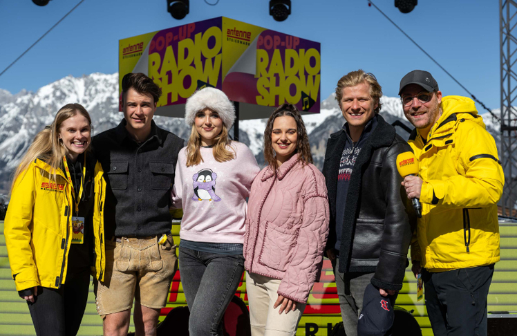 V.l.n.r.: Valentina Ober, Chris Steger, Stella Maria, Neiyla, Thorsteinn Einarsson und Markus Dietrich © Ripix