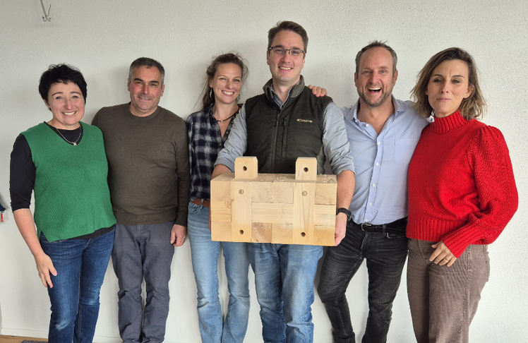 Österreichisches Triqbriq Gründungsteam mit Co-Gründern Lukas Reihs (Mitte), Norbert Keßler (2. von links) und Matthias Strolz (2. von rechts), sowie Triqbriq AT Geschäftsführerin Julia Reihs (3. von links) © Triqbriq 