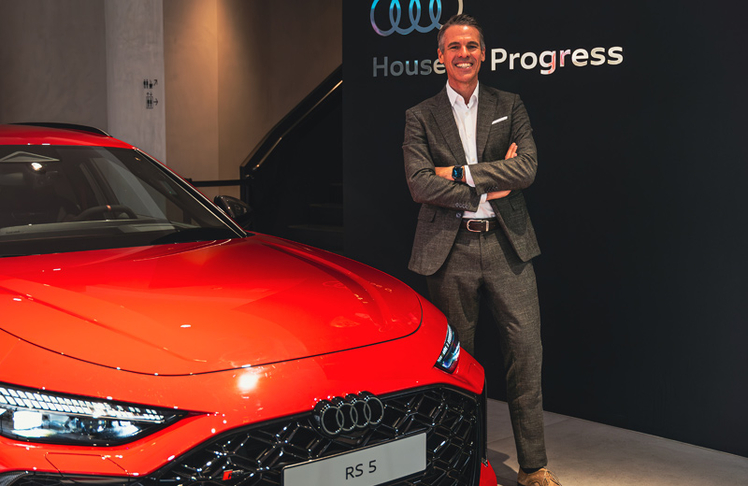 Thomas Beran, Markenleiter von Audi Österreich, mit dem neuen RS 5 Avant.