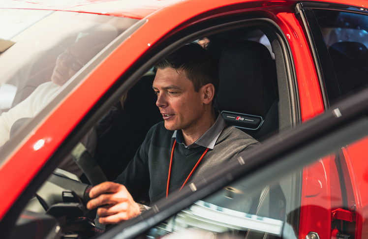 Bei der ersten LEADERSNET-Sitzprobe zeigte sich im Cockpit ein insgesamt sehr hochwertiger Eindruck.