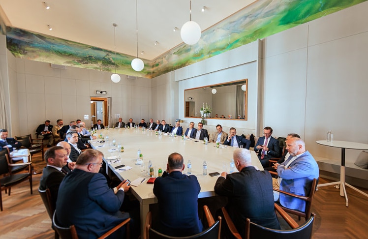 Das Treffen fand im historischen Sitzungssaal der alten Wiener Börse in den Räumlichkeiten des österreichischen Bankenverbandes statt.