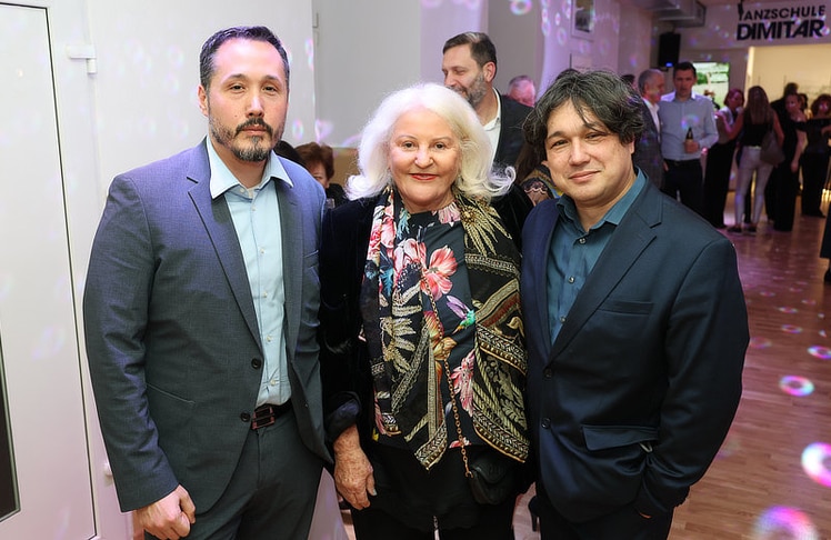 Juristenverband-Präsident Alexander T. Scheuwimmer (l.) und zweiter Vizepräsident Reinhard Hohenegger mit Künstlermanagerin Marika Lichter. © Katharina Schiffl