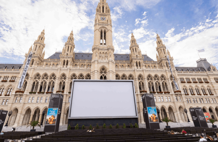 Megaboard übernimmt auch heuer wieder die Vermarktung der Außenflächen beim Filmfestival am Wiener Rathausplatz.