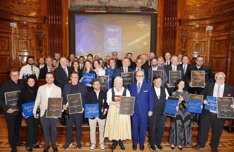 Die heurigen Preisträger:innen gemeinsam mit Wolfgang Rosam (1. Reihe, 4ter v.r.)