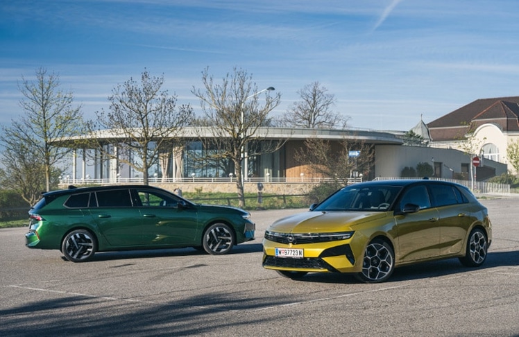 Während die fünftürige Variante vor allem für den Alltagsgebrauch konzipiert ist, bietet der Astra Sports Tourer zusätzliche Flexibilität.