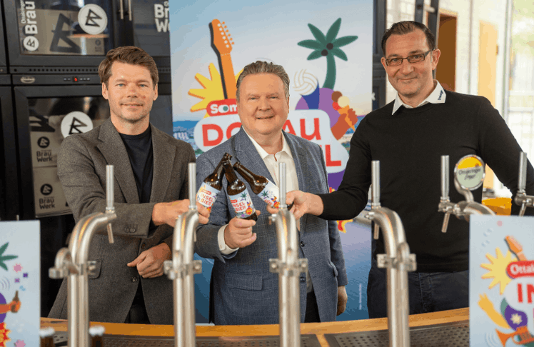 V.l.n.r.: Geschäftsführer der Ottakringer Brauerei Florian Hochebner, Wiens Bürgermeister Michael Ludwig und Geschäftsführer der Ottakringer Brauerei sowie ersten Braumeister Tobias Frank 