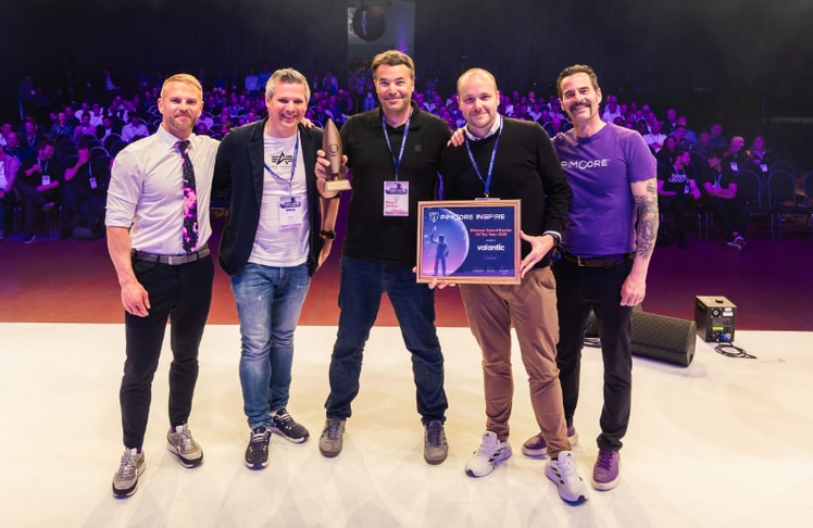 V.l.n.r.: Stefan Gruber (Pimcore), Georg Koch (valantic Austria), Roland Dessovic (valantic Austria), Christoph Pschorn (valantic DXA), Bernd Dultinger (Pimcore) © Pimcore 