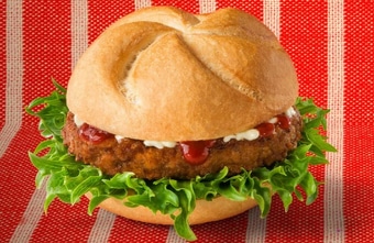 Spar bringt "Austro-Burger" in die heiße Theke