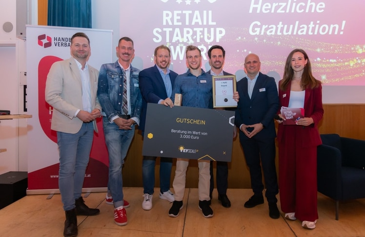 V.l.n.r.: Handelssprecher Rainer Will,   Markus Kuntke (Rewe Group), Florian Haas (EY), Gewinner Thomas Riegler (Bergardi), Bildungsminister Christoph Wiederkehr, Gastronom Luigi Barbaro und Moderatorin Julia Isabelle Gerber.