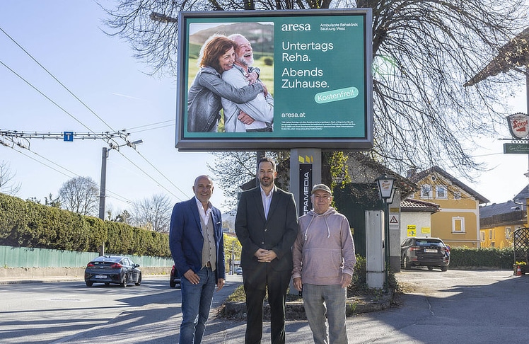 V.l.n.r.: Thomas Frauenschuh (Regionalleiter Epamedia Salzburg), Andreas Kriechhammer (Geschäftsführer aresa) und Sigi Strasser (Agentur Sistra).