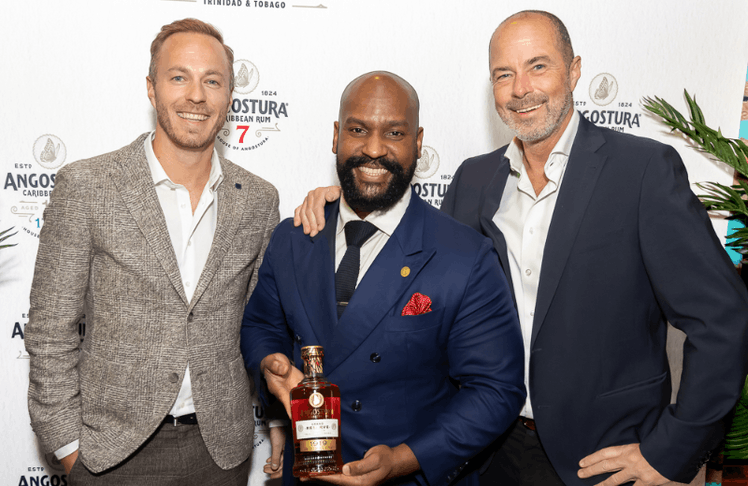 V.l.n.r.: Sebastian Wiegand (Leitung Import Angostura, Ammersin Getränkehandel), Daniyel Jones (Global Brand Ambassador Angostura) und Jürgen Bodingbauer (Verkaufsleitung Importmarken On-Trade)