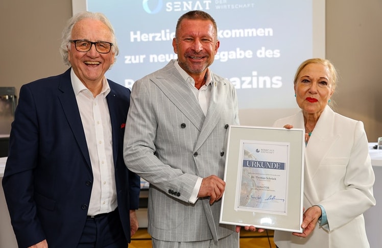 Im Rahmen der Veranstaltung wurde Thomas Schröck (Mitte) offiziell in den Senat der Wirtschaft aufgenommen. Die Ernennung wurde von Benita Ferrero-Waldner und Hans Harrer vorgenommen.